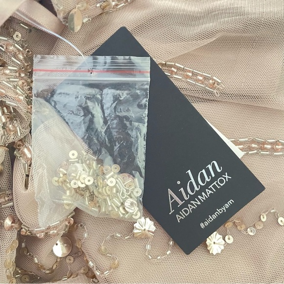 New! Aidan Mattox Taupe Sequin Halter V-neck Mini Dress Size 2 - 26760 - Picture 10 of 15